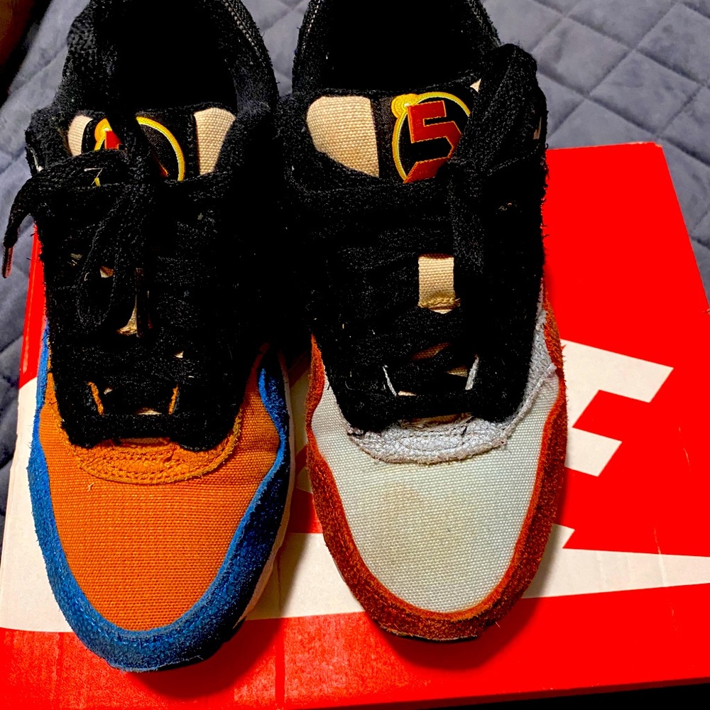 Sneakers